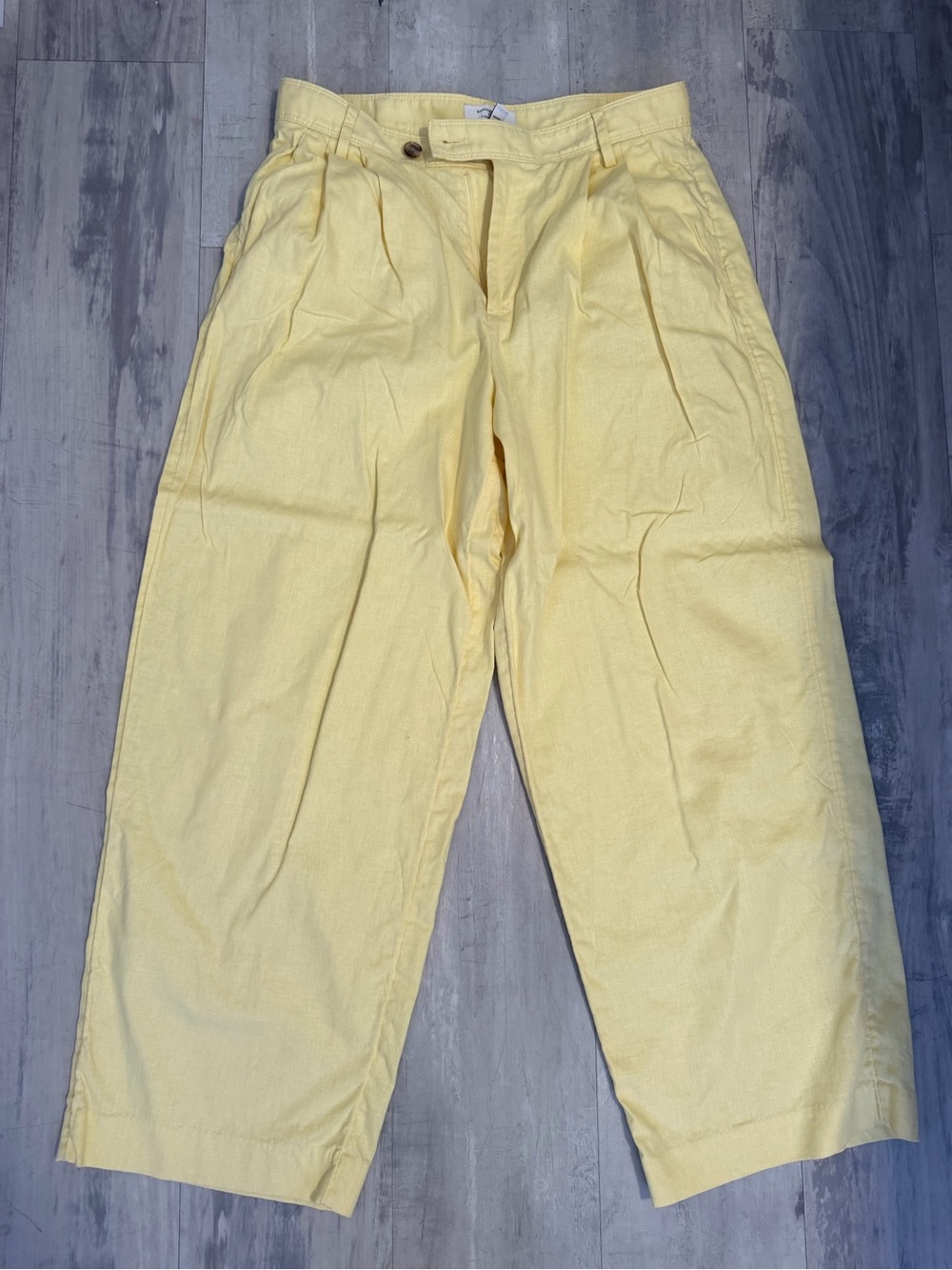 Banana Republic Pale Yellow Pleated Chinos